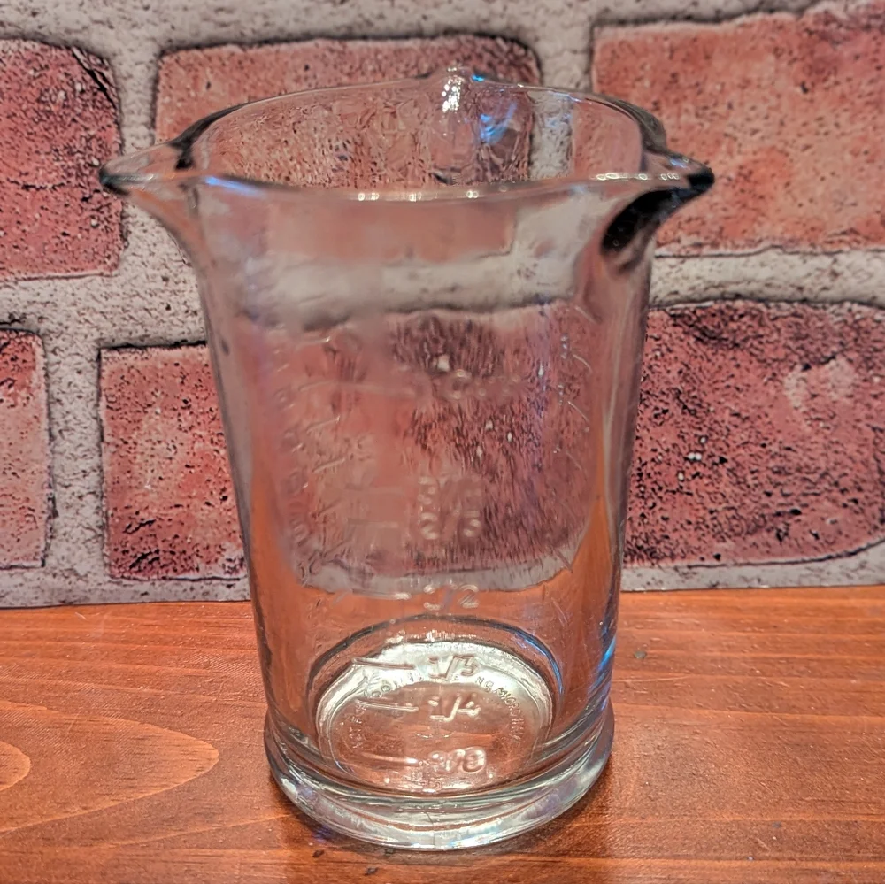 Vintage Anchor Hocking Triple Pour Measuring Cup -1 Cup - Picture 1 of 6
